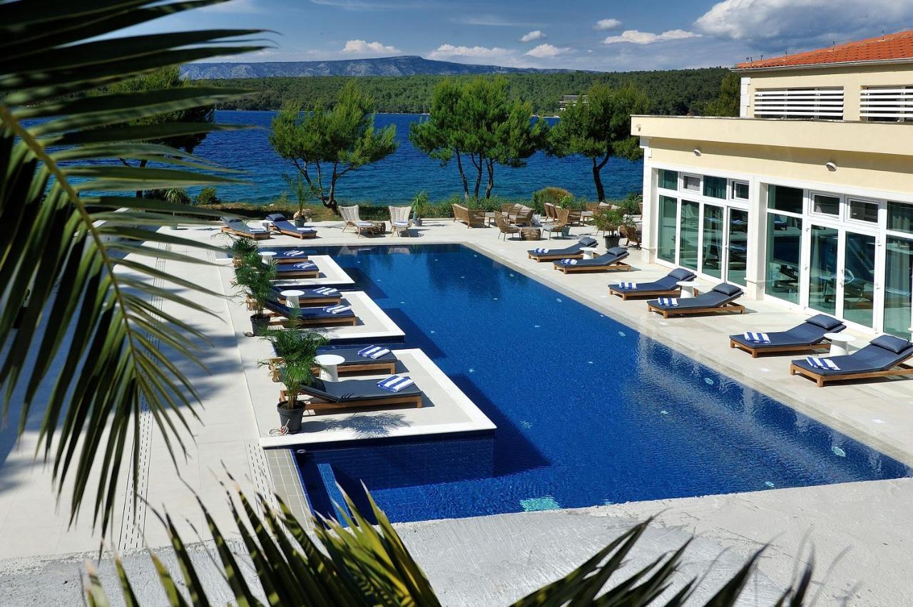 Hotel Antica-Seafront Hotel With Comfortable Rooms And Pool Стари Град Екстериор снимка