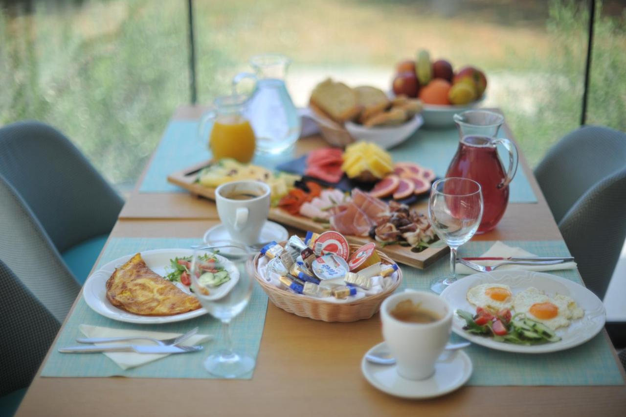 Hotel Antica-Seafront Hotel With Comfortable Rooms And Pool Стари Град Екстериор снимка