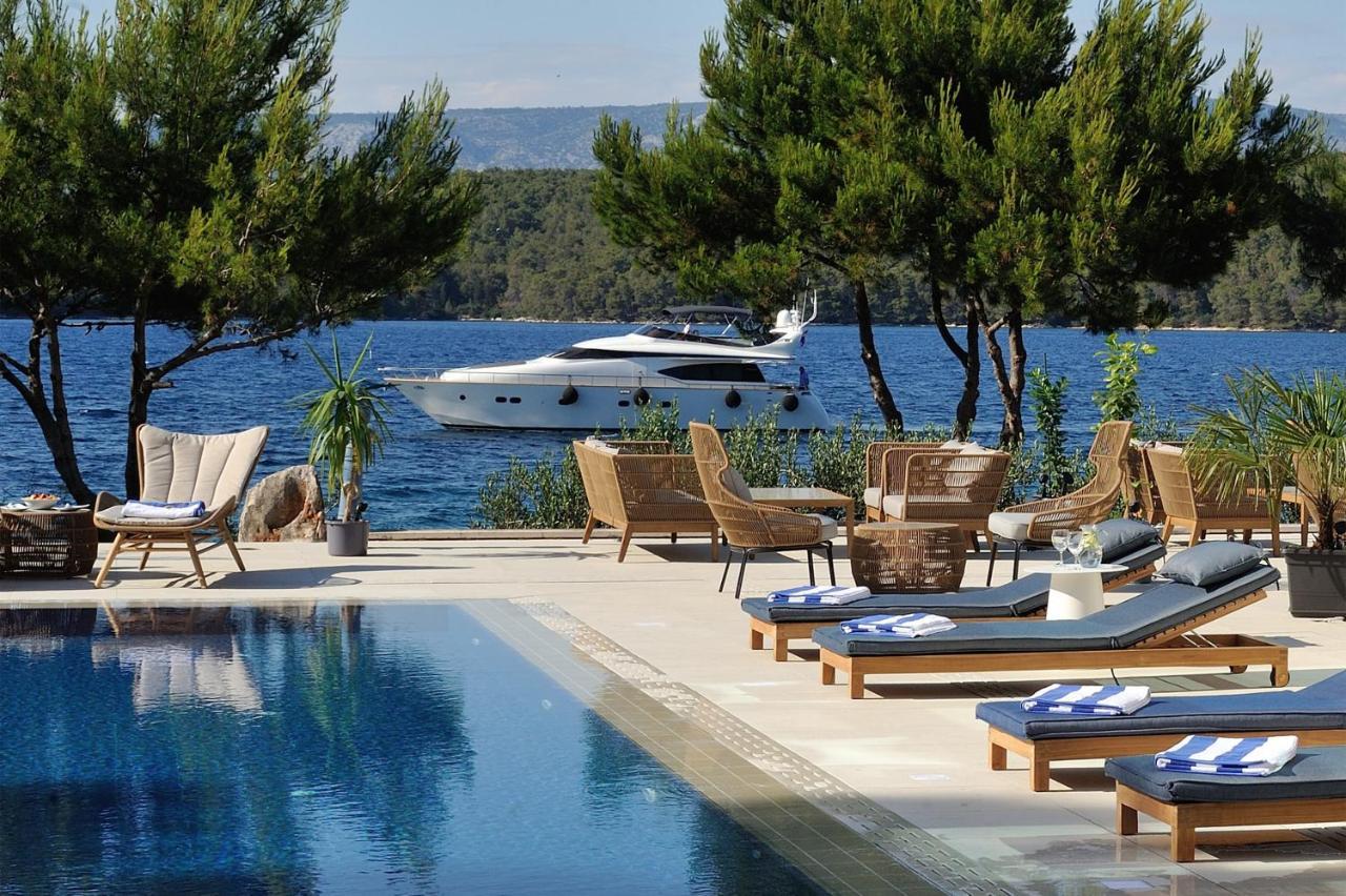 Hotel Antica-Seafront Hotel With Comfortable Rooms And Pool Стари Град Екстериор снимка