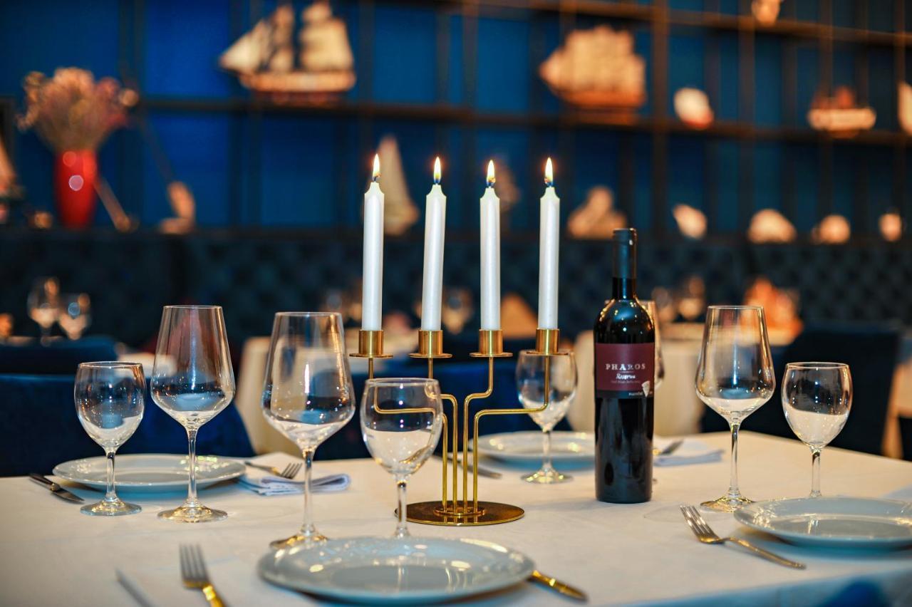 Hotel Antica-Seafront Hotel With Comfortable Rooms And Pool Стари Град Екстериор снимка
