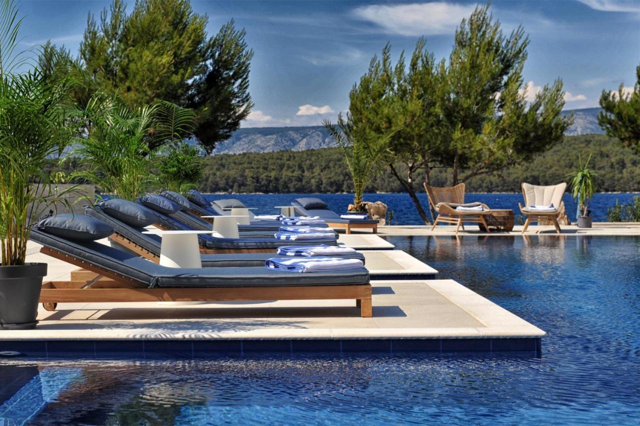 Hotel Antica-Seafront Hotel With Comfortable Rooms And Pool Стари Град Екстериор снимка