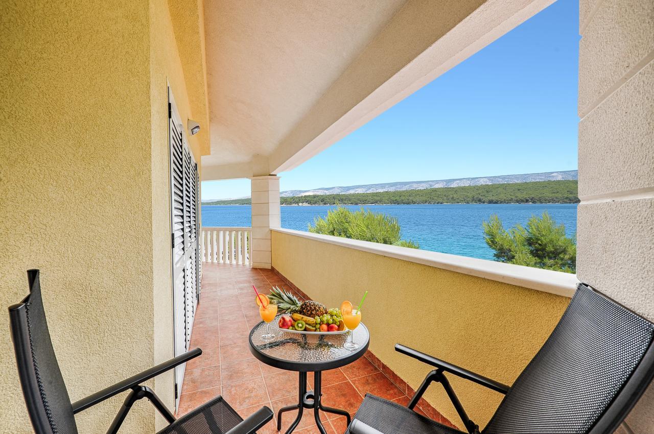 Hotel Antica-Seafront Hotel With Comfortable Rooms And Pool Стари Град Екстериор снимка