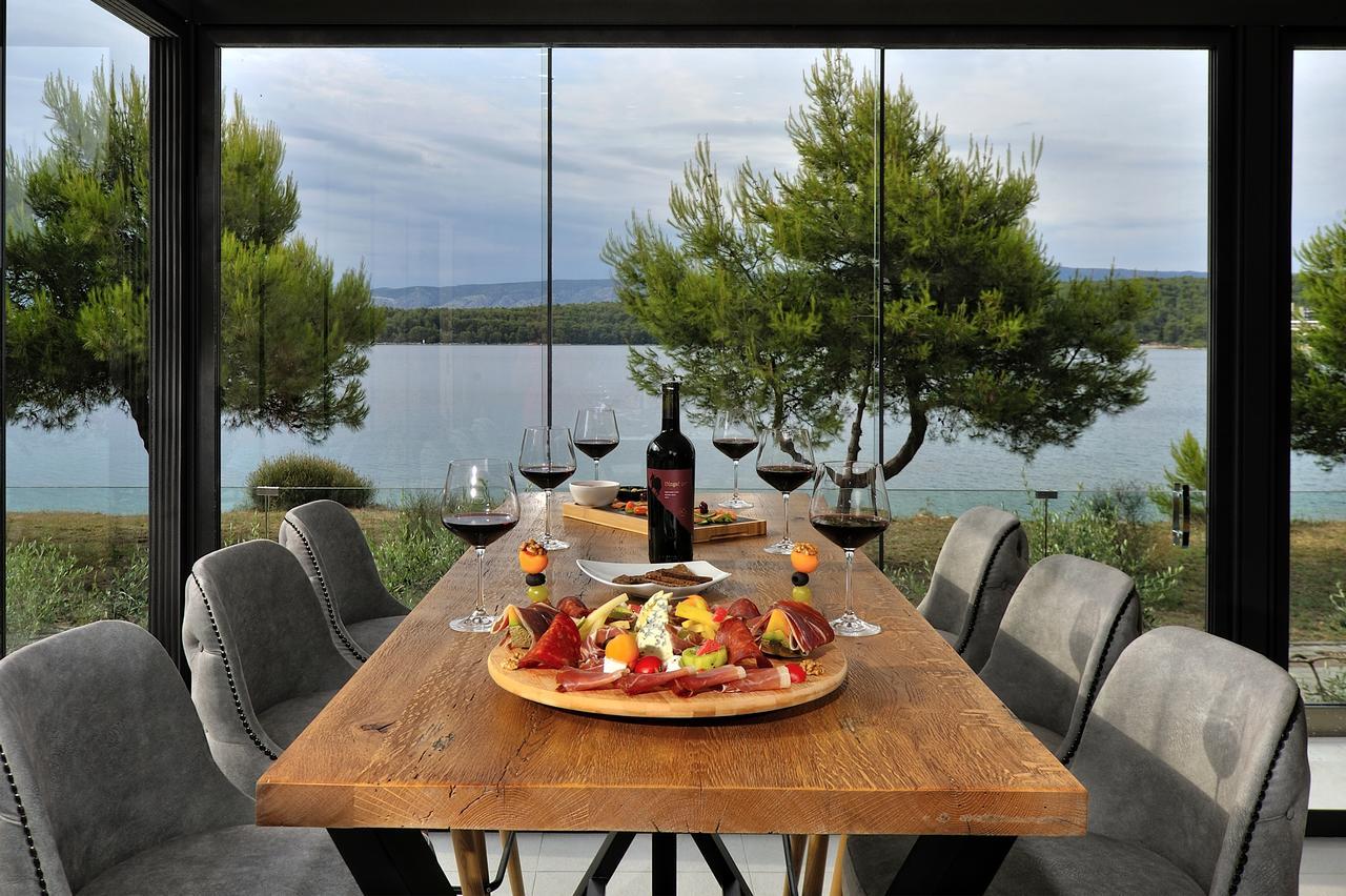 Hotel Antica-Seafront Hotel With Comfortable Rooms And Pool Стари Град Екстериор снимка