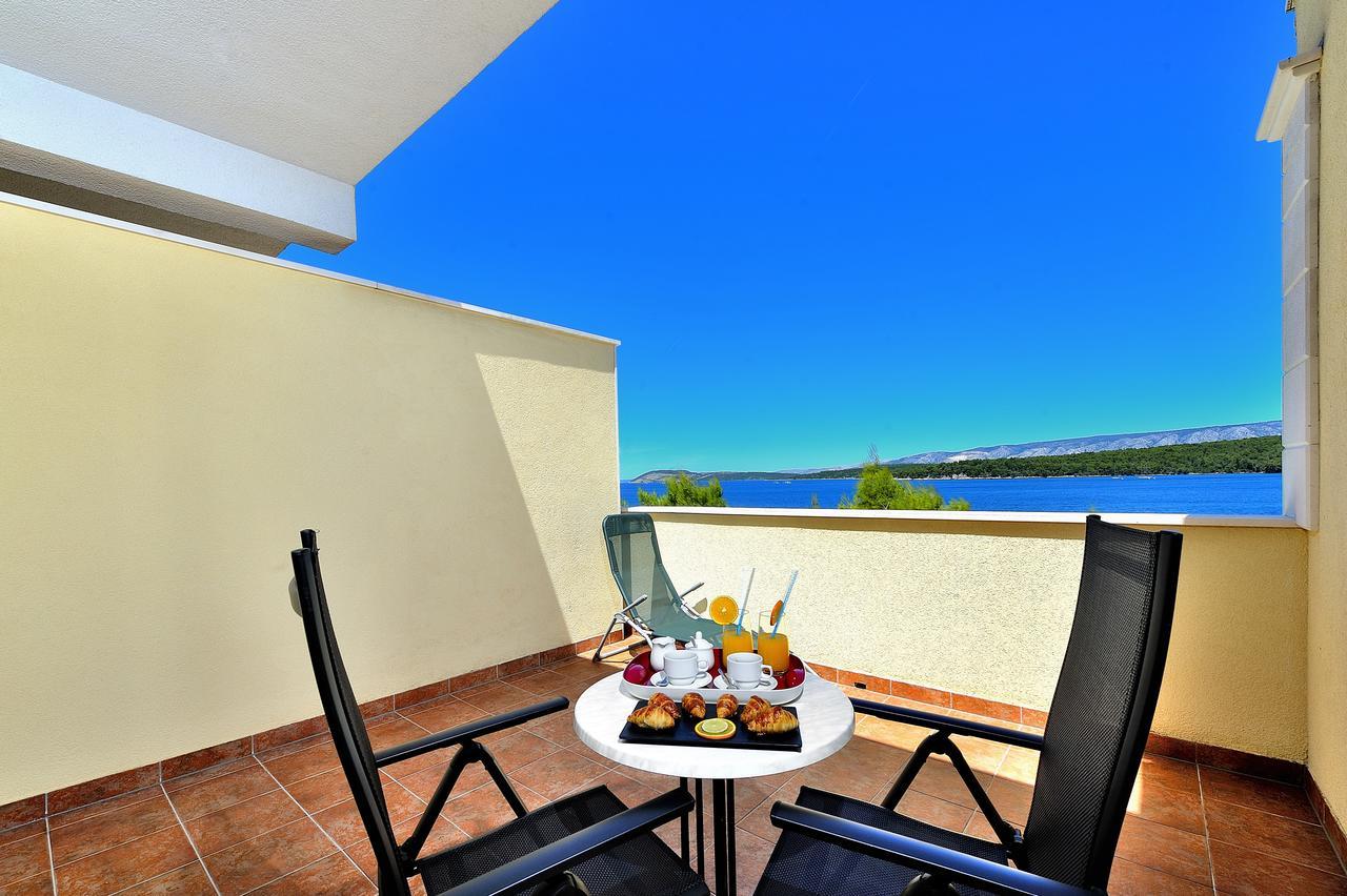 Hotel Antica-Seafront Hotel With Comfortable Rooms And Pool Стари Град Екстериор снимка