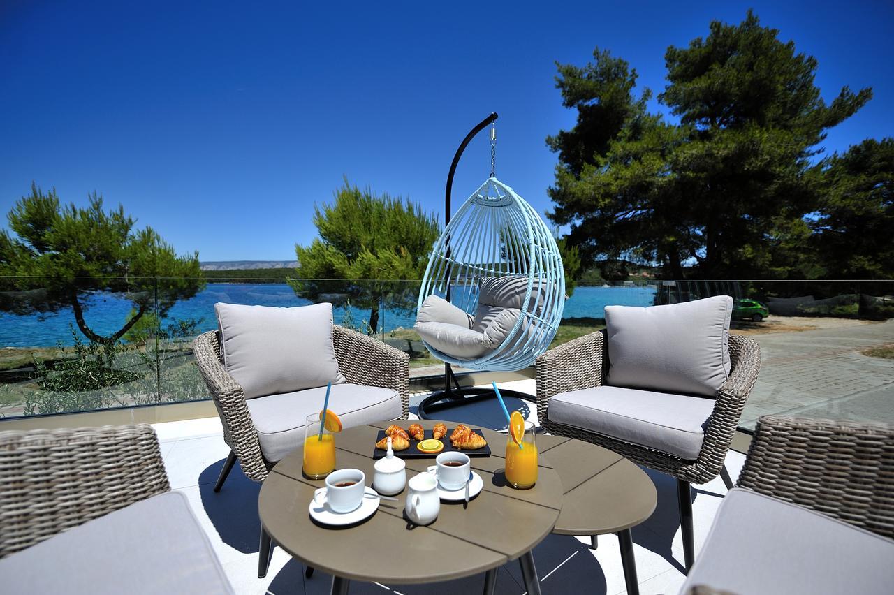 Hotel Antica-Seafront Hotel With Comfortable Rooms And Pool Стари Град Екстериор снимка