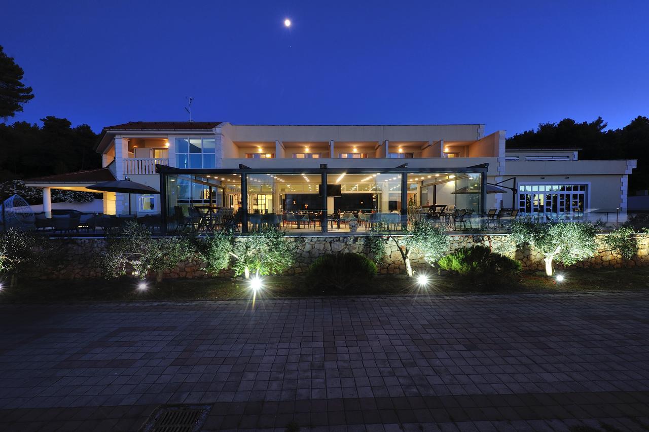Hotel Antica-Seafront Hotel With Comfortable Rooms And Pool Стари Град Екстериор снимка