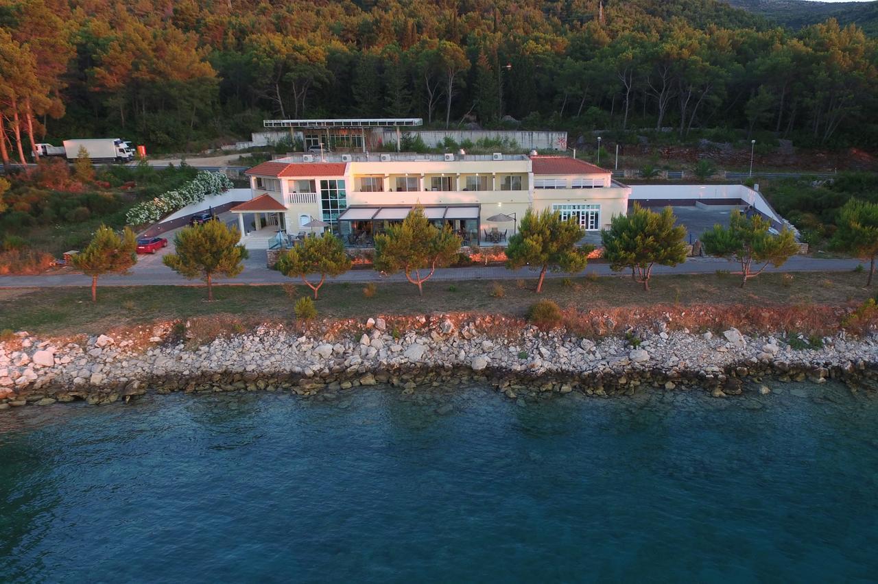 Hotel Antica-Seafront Hotel With Comfortable Rooms And Pool Стари Град Екстериор снимка