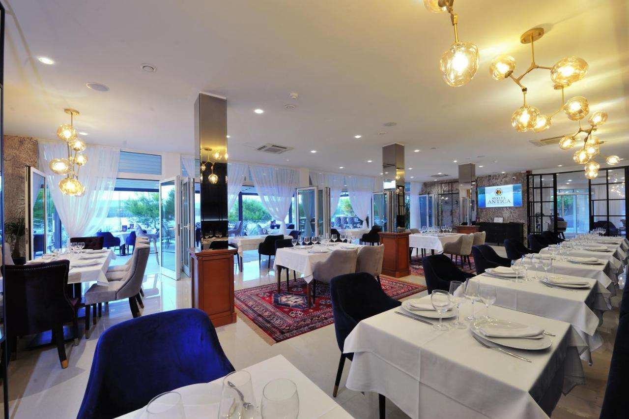 Hotel Antica-Seafront Hotel With Comfortable Rooms And Pool Стари Град Екстериор снимка