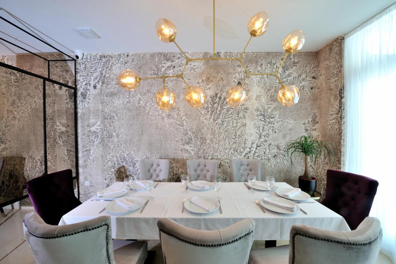 Hotel Antica-Seafront Hotel With Comfortable Rooms And Pool Стари Град Екстериор снимка